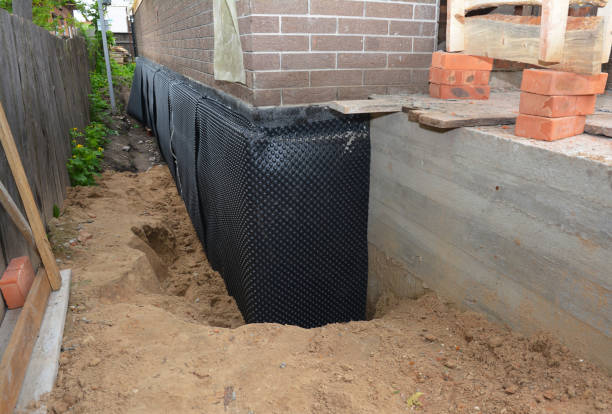 Happy homeowners after waterproofing job in Gordo